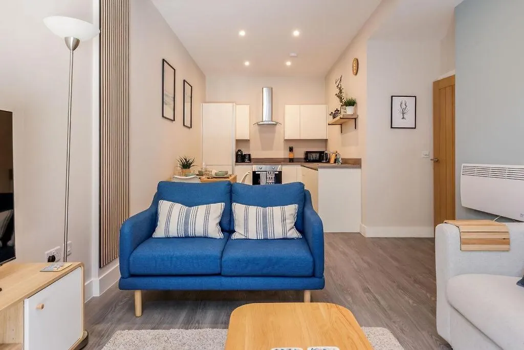 Apartment 2 Bed Near Beach With Garden And Parking Bournemouth