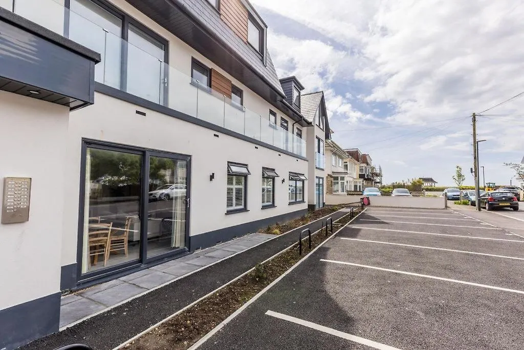 2 Bed Near Beach With Garden And Parking Bournemouth 0*,  United Kingdom