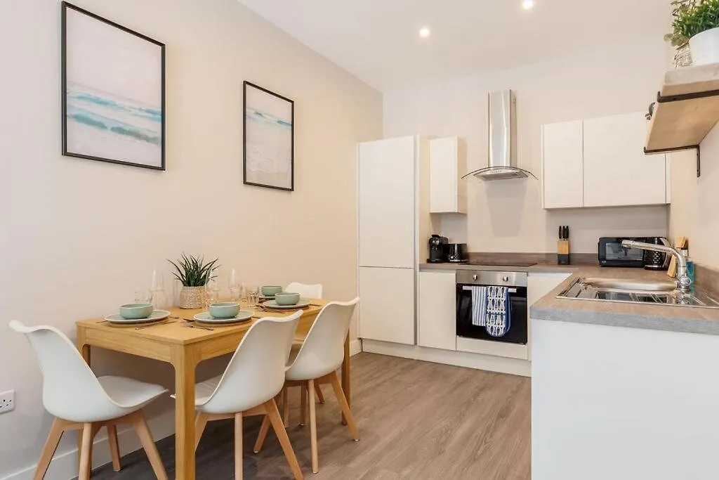 2 Bed Near Beach With Garden And Parking Bournemouth 0*,  United Kingdom