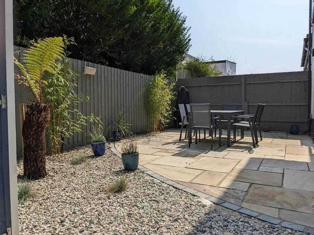 Apartment 2 Bed Near Beach With Garden And Parking Bournemouth