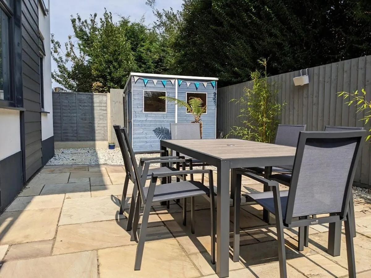 2 Bed Near Beach With Garden And Parking Bournemouth United Kingdom
