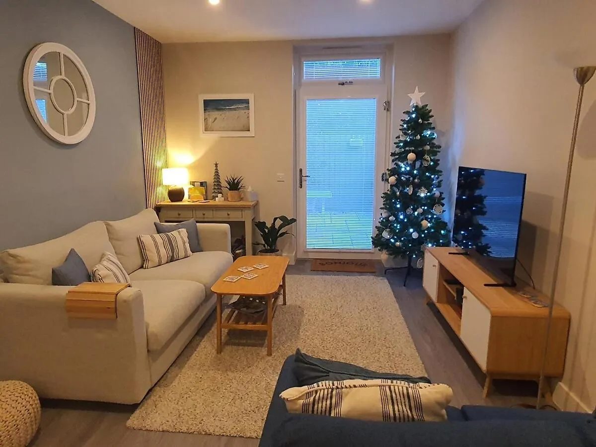 2 Bed Near Beach With Garden And Parking Bournemouth 0*,  United Kingdom