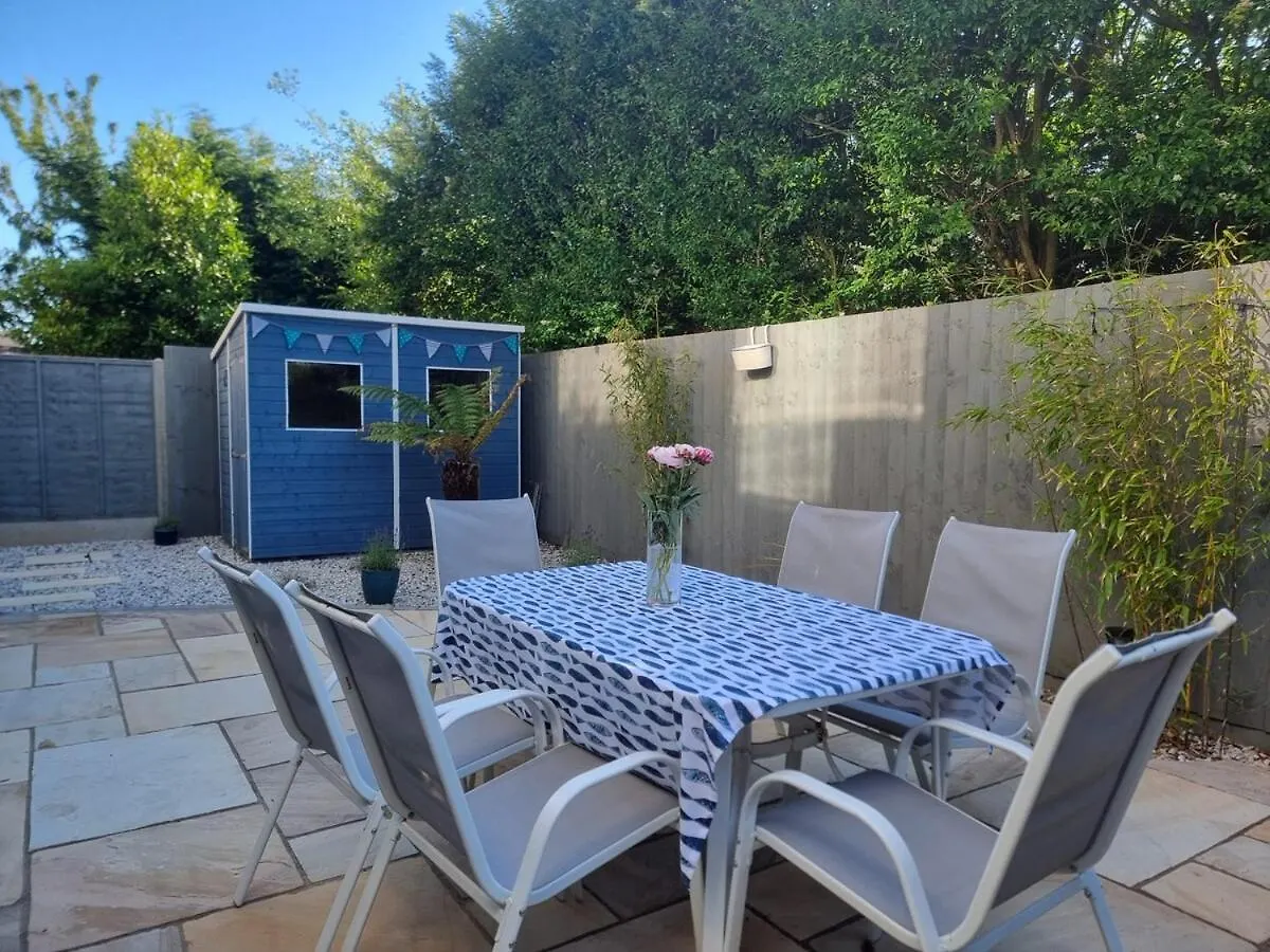 2 Bed Near Beach With Garden And Parking Bournemouth Apartment